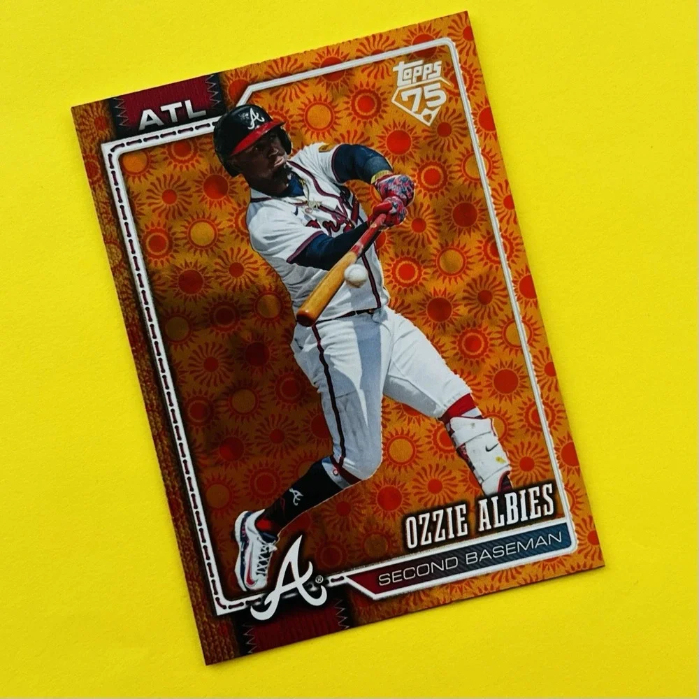 2026 Topps Baseball Series 2 Ozzie Albies Holiday Sun Parallel #568‎ Braves